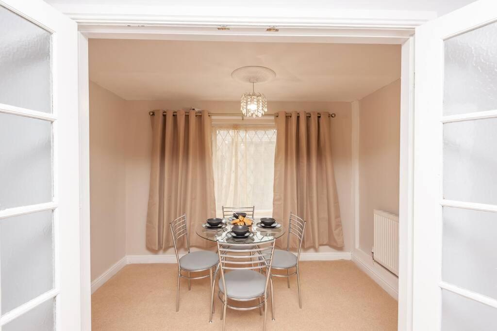 Leed City Centre - Armley Wortley Лідс Екстер'єр фото